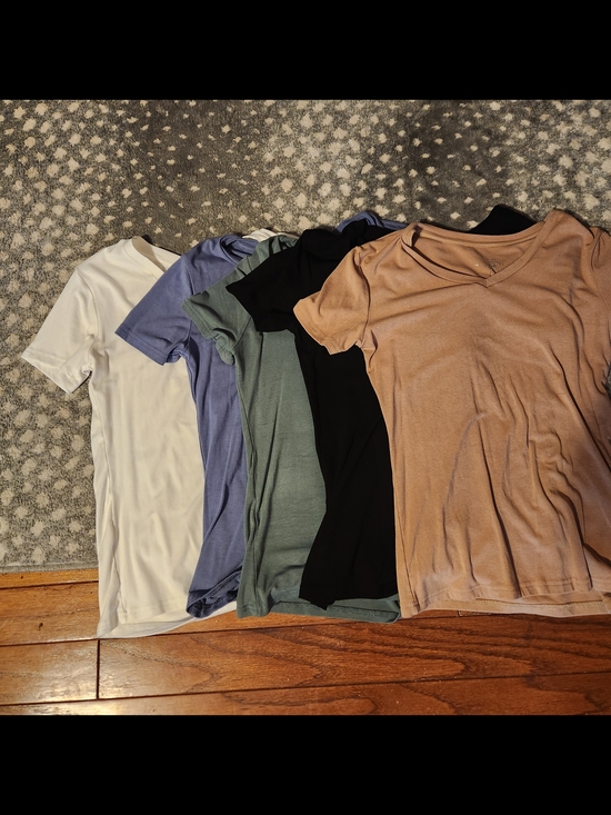 Tops - Women’s V-Neck Short Sleeve Tee - Multiple Colors